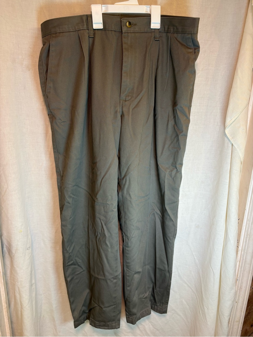 Vintage VF Jeanswear Olive Green Chino Pants Pleated Front Men’s 38x30 100% Cott